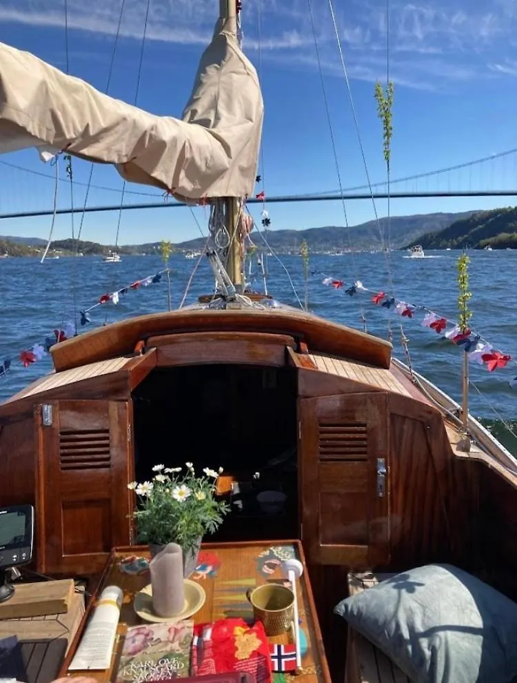 Πλωτό κατάλυμα Charming Houseboat Ξενοδοχείο Μπέργκεν